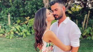 Η Κατερίνα Γερονικολού στην πιο ρομαντική της εμφάνιση ever | Η σπάνια βραδινή έξοδος με τον Γιάννη Τσιμιτσέλη