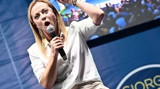 Τζόρτζια Μελόνι: Η 45χρονη ακροδεξιά πολιτικός ράβει "πρωθυπουργικό" ταγιέρ