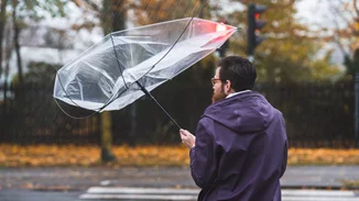 Ο καιρός σήμερα | Σταθερή θερμοκρασία με αραιή συννεφιά – Πού και πότε θα βρέξει