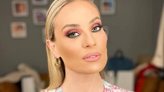 Ελεονώρα Μελέτη | "Θα γίνει η επανάσταση από το Instagram; Γιατί δεν διάγουμε βίον ενάρεστο όπως οι φιλοσοφίες μας;"