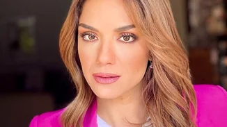 Η Βάσω Λασκαράκη διασκεδάζει με την κόρη της, Εύα Τσιμιτσέλη, τραγουδώντας Miley Cyrus