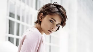 Το αντιγηραντικό σέρουμ με υαλουρονικό οξύ που λατρεύουν οι Γαλλίδες θα το βρεις και στα ελληνικά φαρμακεία