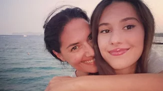 Νόνη Δούνια | Η πανέμορφη κόρη της έγινε 17 ετών - Η υπέροχη φωτογραφία τους στα social media και οι δημόσιες ευχές