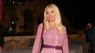 Η Ελένη Μενεγάκη στη φθινοπωρινή Κηφισιά | Με φούτερ και cozy παλτό