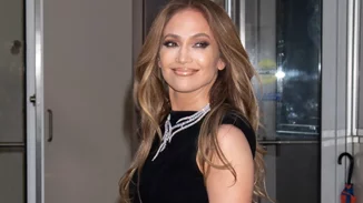 Το χρώμα μαλλιών που κάνει κάθε γυναίκα να δείχνει 10 χρόνια νεότερη