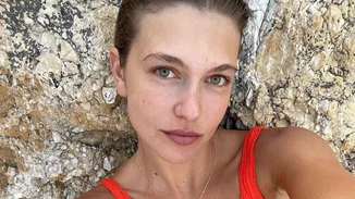 Η Κλέλια Ανδριολάτου πήγε για μπάνιο στη θάλασσα με τη Μαρία Καβογιάννη και δημοσίευσε την πιο "παπακαλιάτικη" φωτογραφία