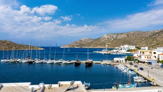 Το νησί που λέει "όχι" στις πισίνες | Σμαραγδένια νερά, γραφικά σοκάκια, γαστρονομικές εμπειρίες