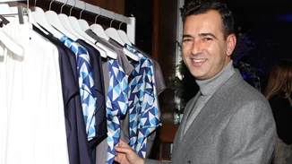 Άγγελος Μπράτης | Η πρωτότυπη καμπάνια με μοντέλα τη μητέρα του και τις φίλες της από το χωριό