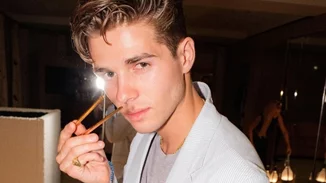 Ο Αχιλλέας Γλύξμπουργκ αποφοίτησε από το Πανεπιστήμιο της Νέας Υόρκης | Οι υπέροχες οικογενειακές φωτογραφίες και οι ευχές του πατέρα του, Παύλου