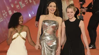 Η Shiloh Jolie - Pitt μας τρελαίνει ξανά με τις χορευτικές της ικανότητες | Το νέο βίντεο που χορεύει έχει πάνω από 2 εκατομμύρια προβολές