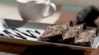 Vegan κορμός σοκολάτας | Χωρίς ζάχαρη με ελάχιστα υλικά