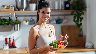 10 τροφές που λειτουργούν ως φυσικό μπότοξ για δέρμα χωρίς ρυτίδες