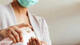 Κορονοϊός | Αυξήθηκε η θετικότητα, 125% πάνω οι διασωληνώσεις, άνοδος 41% στις εισαγωγές