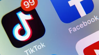 "Χριστίνα, με τσέχασες..." | Αυτός είναι ο άνθρωπος που κρύβεται πίσω από τα viral ηχητικά μηνύματα