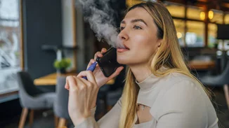 Τα ηλεκτρονικά τσιγάρα είναι εξίσου επικίνδυνα όσο τα παραδοσιακά τσιγάρα