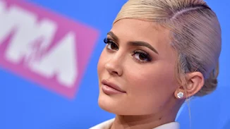 Η Kylie Jenner αγόρασε τα πιο ακριβά σανδάλια που έχουν γίνει ποτέ