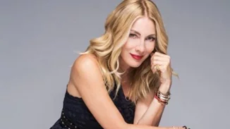 H Σμαράγδα Καρύδη μας ξεναγεί στην "έπαυλή" της