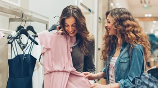 Ξεκινούν σήμερα οι καλοκαιρινές εκπτώσεις – Μέχρι πότε διαρκούν, τι πρέπει να προσέξουν οι καταναλωτές