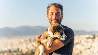 Ο Αντίνοος Αλμπάνης αποκαλύπτει πώς η Blu τον βοήθησε με τον καρκίνο | "Είχε καταλάβει τι συνέβαινε..."