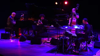 Noir | Το Dimitris Kalantzis Quartet επιστρέφει με μία καινούργια βραδιά τζαζ στον Κήπο του Μεγάρου