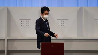 Σοκ | Πυροβόλησαν τον πρώην πρωθυπουργό της Ιαπωνίας, Shinzo Abe, στη διάρκεια ομιλίας του [βίντεο]