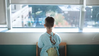 Κρήτη | Στο νοσοκομείο δύο παιδιά που κατάπιαν μπίλια και ξύλο από σουβλάκι