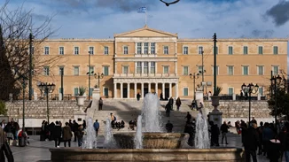 Ψηφίστηκε νομοσχέδιο που προβλέπει μέτρα ενίσχυσης του εισοδήματος και στήριξης της οικογένειας