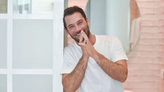 "Καλά εδώ ο κόσμος καίγεται…" | H αποστομωτική απάντηση του Αντίνοου Αλμπάνη στα αρνητικά σχόλια που δέχεται με αφορμή τις αναρτήσεις του στα social media