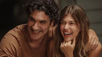 "Maestro" | O Χριστόφορος Παπακαλιάτης αποκαλύπτει το "πονηρό" μυστικό πίσω από την άψογη πιανίστρια Κλέλια Ανδριολάτου