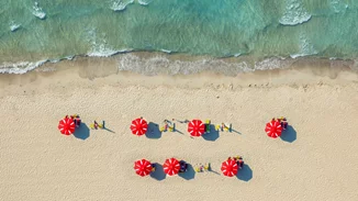 "Κίνημα της πετσέτας" | Λουκέτο σε τρεις επιχειρήσεις για παράνομη κατάληψη ακτών στην Πάρο - Έρχονται σαρωτικοί έλεγχοι