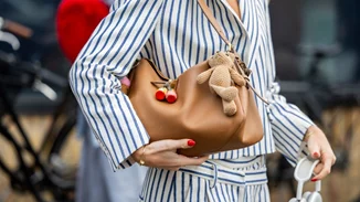 Μπήκε ο Απρίλιος | 10 φωτεινά μανικιούρ για να βρεις τι θα κάνεις αυτόν το μήνα στα νύχια σου