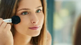 Τα μυστικά για το τέλειο μακιγιάζ του 5λεπτου