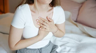 Μακροχρόνια δυσλειτουργία στην καρδιά και σε άλλα όργανα προκαλεί η Covid-19