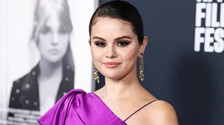 Selena Gomez | "Μην ανησυχείτε παιδιά, έρχεται. Ακόμα και από το Παρίσι"