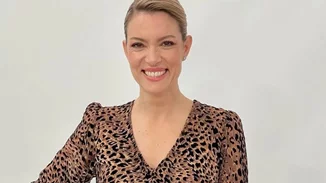 Η Βίκυ Καγιά με σέξι εξώπλατο φόρεμα σε ηλικία 30 ετών | Η υπέροχη εμφάνιση του 2008 που μας έχει μείνει αξέχαστη