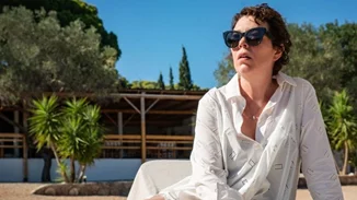 Πρεμιέρα στις Σπέτσες για την πολυαναμενόμενη ταινία "H Χαμένη Κόρη" παρουσία της σκηνοθέτιδας Maggie Gyllenhaal