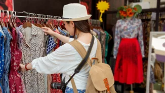 Καλοκαιρινό bazaar ρούχων των "Φίλων της Μέριμνας"