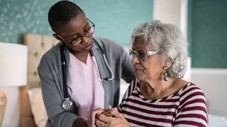 Οι αμερικανικές αρχές διεύρυναν την πρόσβαση σε μια νέα θεραπεία κατά του Αλτσχάιμερ