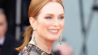 Julianne Moore | Κάποτε της είχαν πει να προσπαθήσει να δείχνει πιο όμορφη