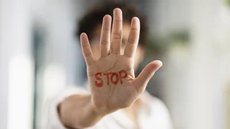 Ξυλοκόπησαν 15χρονο με ειδικές ανάγκες στα Λιόσια | Τον χτύπησαν στο κεφάλι, του έσπασαν το κινητό και εξαφανίστηκαν