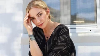 Η Ρούλα Ρέβη μαθαίνει στην κόρη της, Ειρήνη Τότσικα, πώς να ποζάρει σωστά στην πιο αστεία φωτογραφία ever