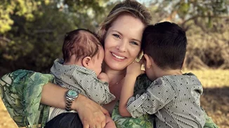 Η  Anita Brand μόλις δημοσίευσε την πιο χαριτωμένη φωτογραφία του 5 μηνών γιου της | Η γλυκιά εικόνα που "έλιωσε" το Instagram.