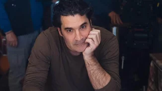 Χριστόφορος Παπακαλιάτης | Ο ηθοποιός και σκηνοθέτης του Maestro ανήρτησε νέες φωτογραφίες από τα γυρίσματα