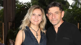 Η Μπέσσυ Μάλφα και ο Γεράσιμος Σκιαδαρέσης κάνουν roadtrip με τα παιδιά τους στην Ισλανδία | Το υπέροχο φωτογραφικό άλμπουμ από τις διακοπές τους