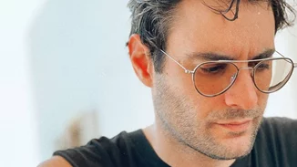 Ο Ίαν Στρατής φωτογράφισε την έκπληξη που τον περίμενε στο καρότσι της κόρης του