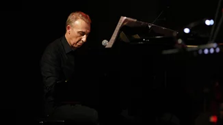 "Η μουσική αθέατη μέσα μας"