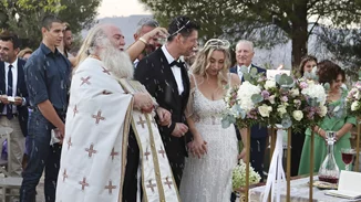 Ο λόγος που καθυστέρησε να αρχίσει ο γάμος του Απόστολου Ρουβά και της Φανής Γιαβρίδου και οι δύο ηχηρές απουσίες