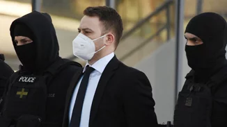 "Τον βλέπω σαν έναν άγγελο" | Η αμήχανη στιγμή που θαυμάστρια (!) του Μπάμπη Αναγνωστόπουλου, μιλάει στην κάμερα