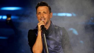 Νίκος Βέρτης | Όλα όσα είπε για την απόφασή του να τραγουδήσει τέσσερις μέρες μετά την τραγωδία στα Τέμπη