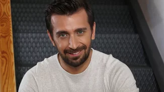 Ζένια Πετρέλη | Η μικρή κόρη του Θάνου Πετρέλη τραγουδάει και γίνεται viral στο πιο γλυκό βίντεο ever